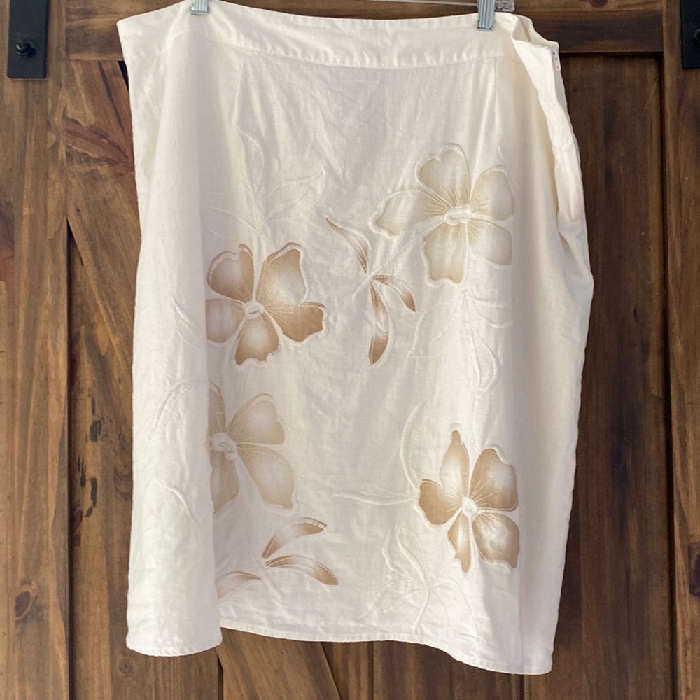 EUC Penningtons linen blend cream floral embroidered skirt